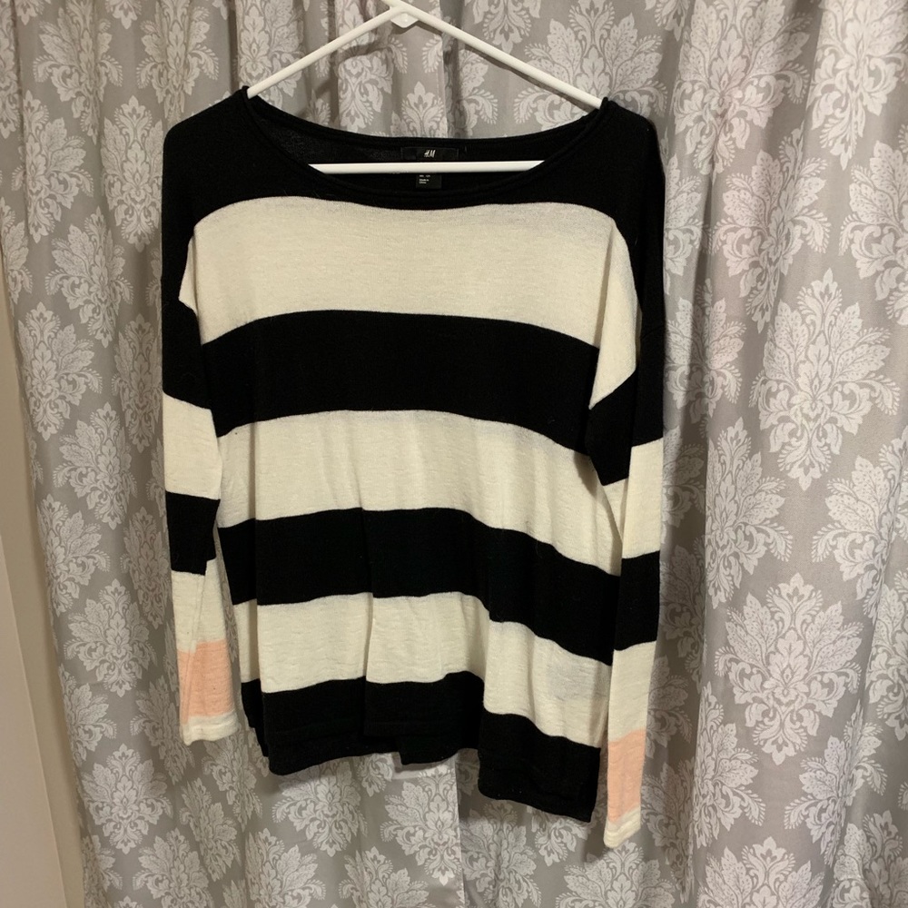 Black and white sweater with pink detail
